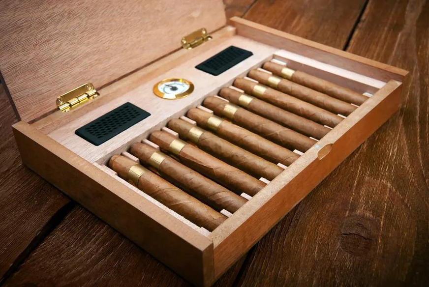Box of Premium Hand-Rolled Cigars - Elegantly Packaged, Rich in Flavor, and Ready for the Ultimate Smoking Experience